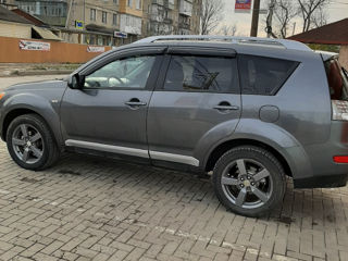 Mitsubishi Outlander foto 3