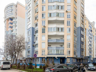 Apartament cu 3 camere, 94 m², Buiucani, Chișinău foto 1