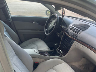 Mercedes E-Class фото 0