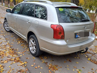 Toyota Avensis foto 3