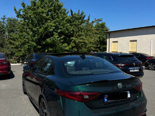 Alfa Romeo Giulia foto 3