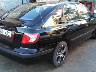 Hyundai Elantra foto 2