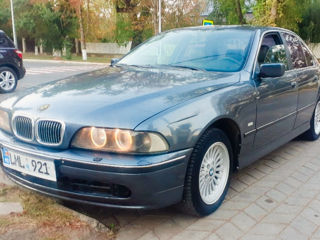 BMW 5 Series foto 2