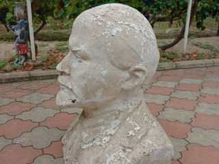 Bust Lenin