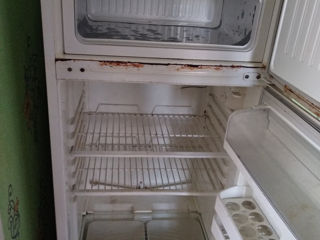 Продам двухкамерный холодильник.