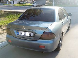 Mitsubishi Lancer foto 3