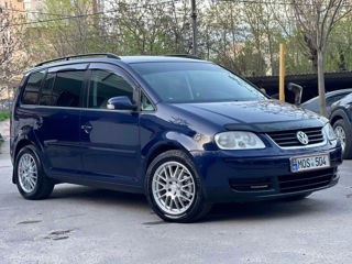 Volkswagen Touran foto 3