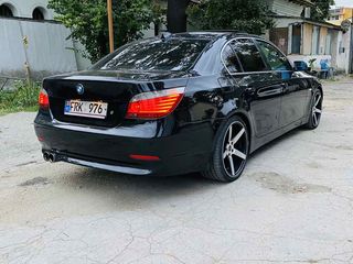 BMW 5 Series foto 1