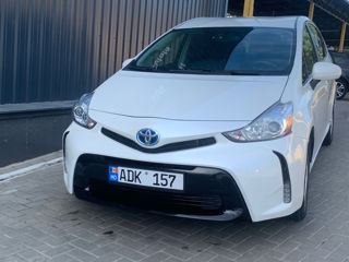 Toyota Prius v foto 7