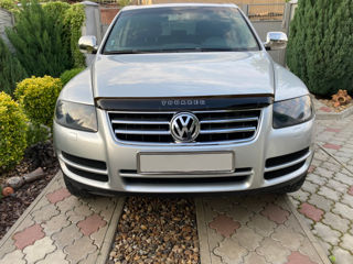 Volkswagen Touareg foto 1