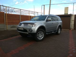 Mitsubishi Pajero Sport foto 1