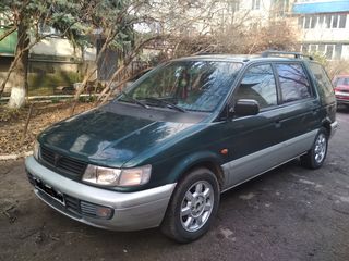 Mitsubishi Space Wagon foto 4