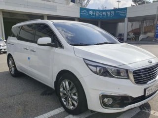 KIA Carnival foto 1