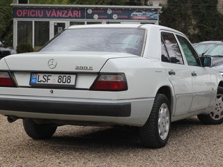 Mercedes Series (W124) foto 4