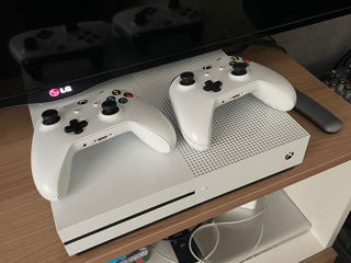 Xbox one s 1 TB в идеальном состоянии foto 1