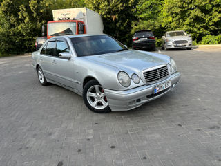 Mercedes E-Class foto 3