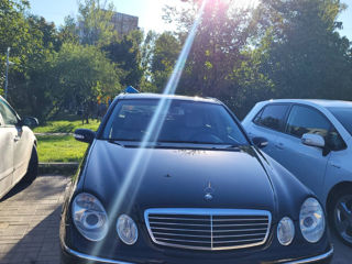 Mercedes E-Class foto 1