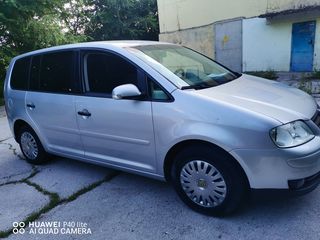 Volkswagen Touran foto 1