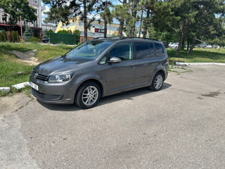 Volkswagen Touran foto 2