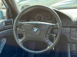 BMW 5 Series foto 10