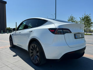 Tesla Model Y foto 6