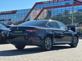 Skoda Superb foto 2