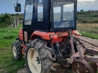 Vând tractor