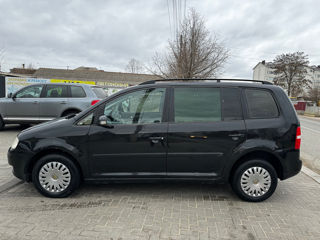 Volkswagen Touran foto 5