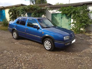 Volkswagen Vento foto 3