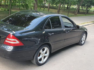 Mercedes C-Class foto 10