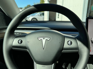 Tesla Model Y foto 10