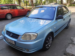 Hyundai Accent foto 1