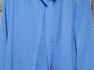 Женская блузка. Цвет--голубой.  Размер--48. Цена--25 лей.