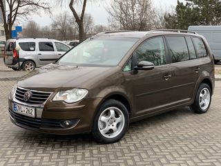 Volkswagen Touran foto 3