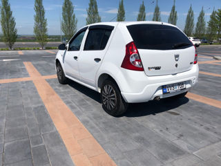 Dacia Sandero foto 1