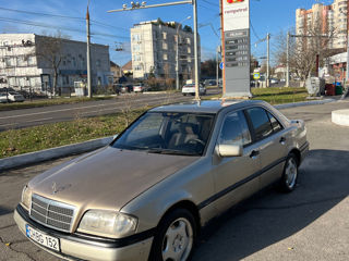 Mercedes C-Class foto 2