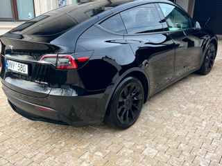 Tesla Model Y foto 2