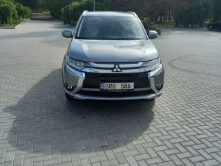 Mitsubishi Outlander foto 2