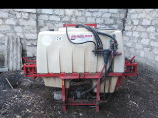 MTZ 102 . Agretatele aparte ,plug,discuri,stropitoare,samanatoare,cultivator foto 3