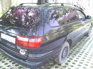 Toyota Carina foto 1