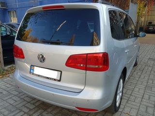 Volkswagen Touran foto 2