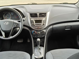 Hyundai Accent foto 9