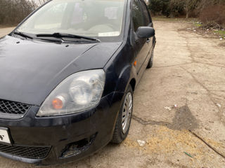 Ford Fiesta foto 2