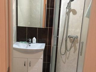 Apartament cu 2 camere  în chirie - Centru 350€ foto 4