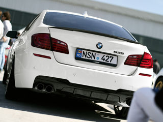 BMW 5 Series foto 2