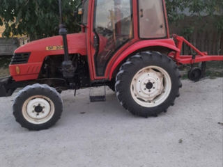 Vînd tractor