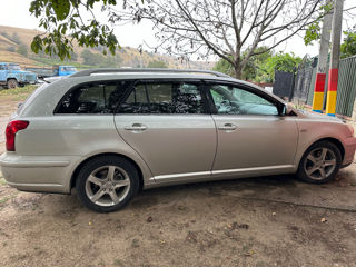 Toyota Avensis foto 3