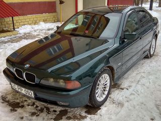 BMW 5 Series foto 1