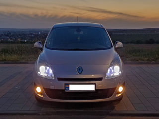 Renault Grand Scenic foto 2