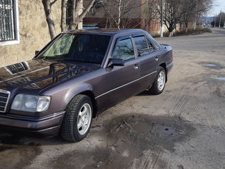 Mercedes Series (W124) foto 1